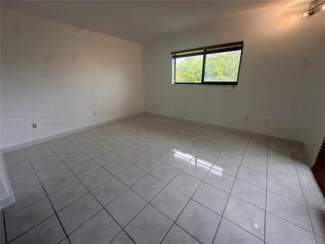 Building Photo - 8810 SW 132nd Pl