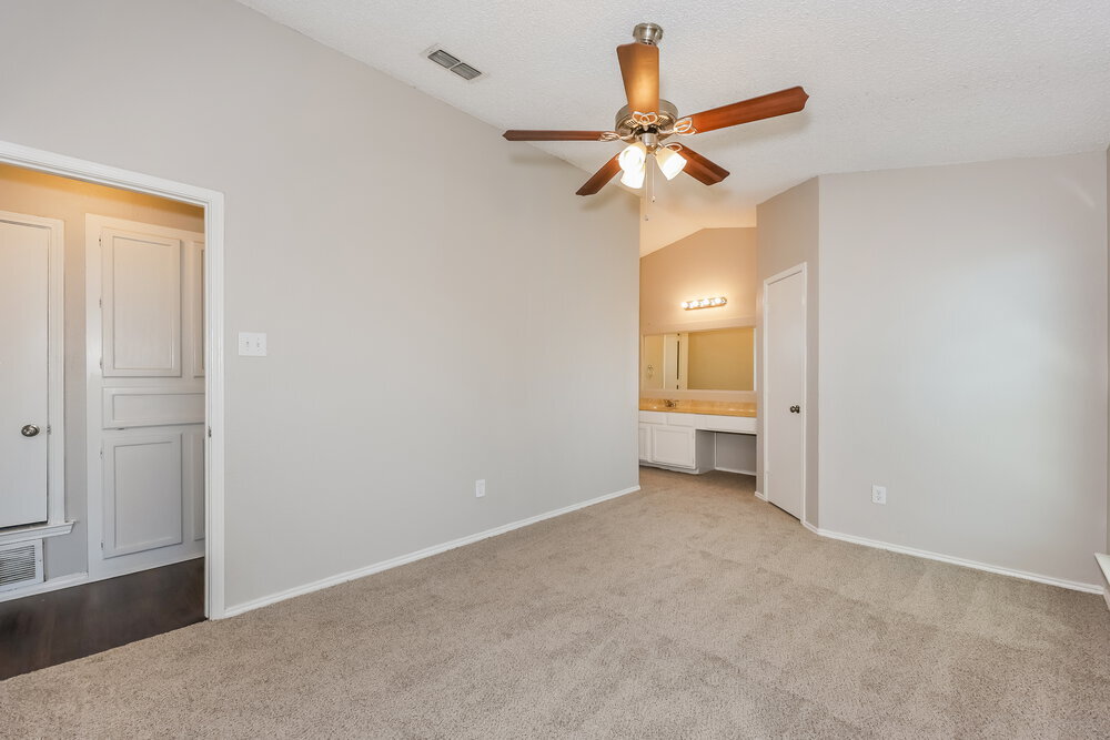 Building Photo - 1521 Lincolnshire Way