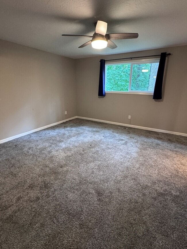 Building Photo - Spacious 4 Bed Home Backing to Private Woodland Trails! Finished Basement, Large Deck, Office, Pe...