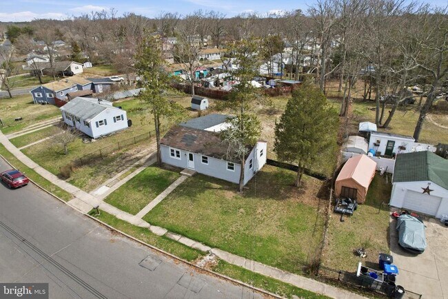 Building Photo - 4 Coville Dr