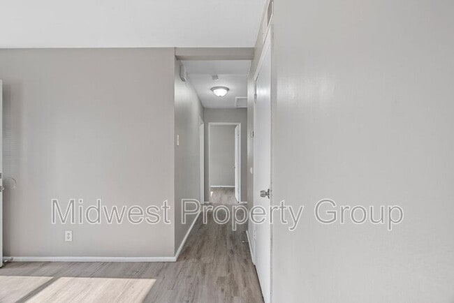 Building Photo - 24 Boles Ave