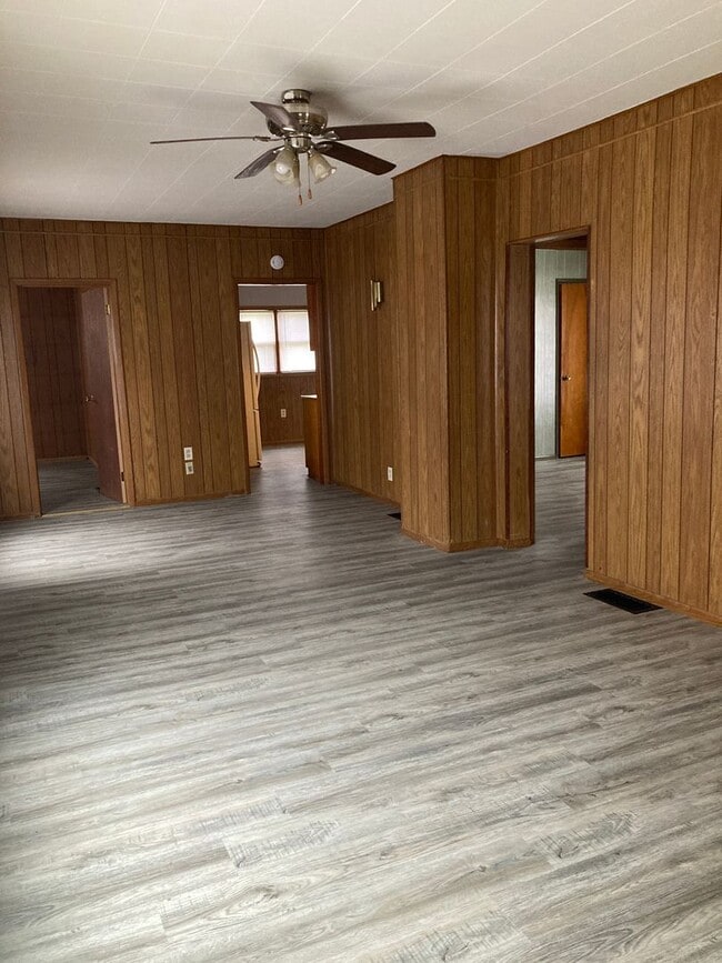Building Photo - Charming 3 bedroom 1 bath