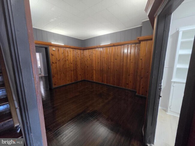 Building Photo - 633 E Allegheny Ave