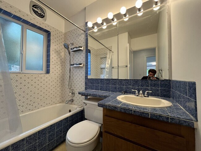 Building Photo - Character-Filled 2-Bedroom Home with Vintage Charm & Bright Living Spaces