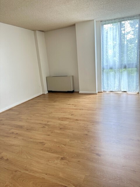 Building Photo - 2311 Pimmit Dr