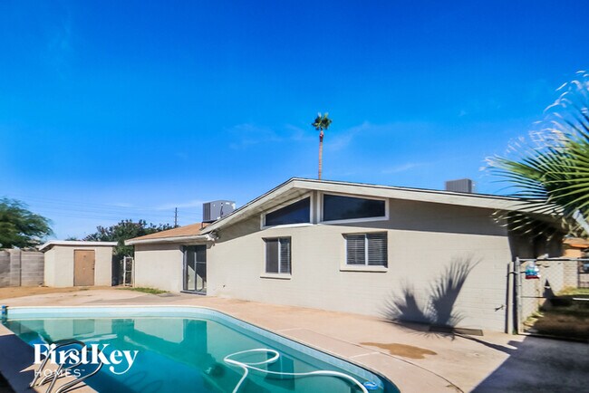 Building Photo - 3320 S Margo Dr
