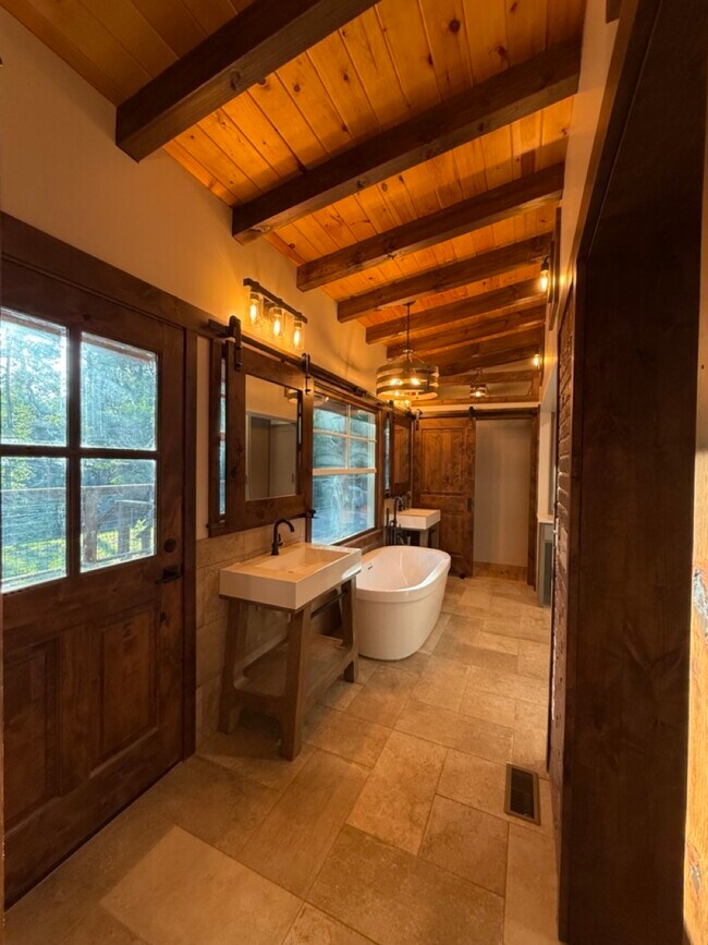 Building Photo - 233 Ranchwood Trail