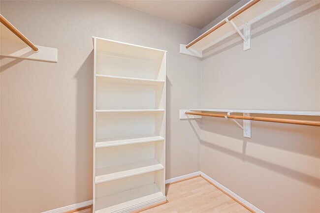 Building Photo - 8714 Ashlawn Dr