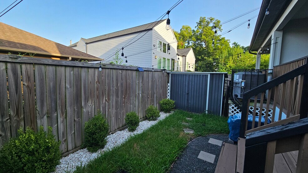 Patio - 3404 Rogers St