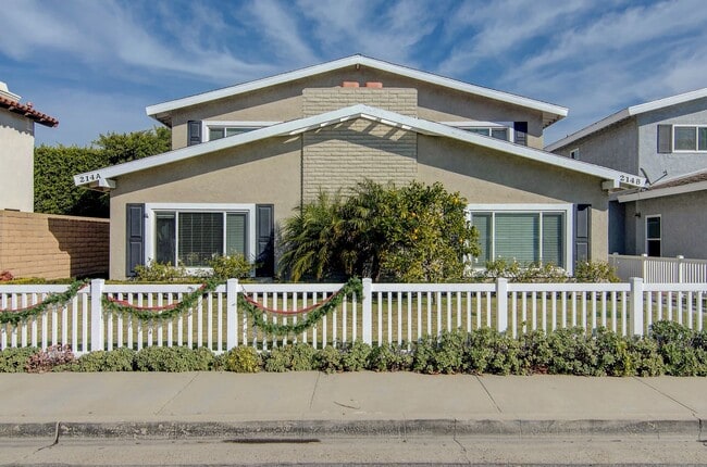 Building Photo - Palmer St (214)