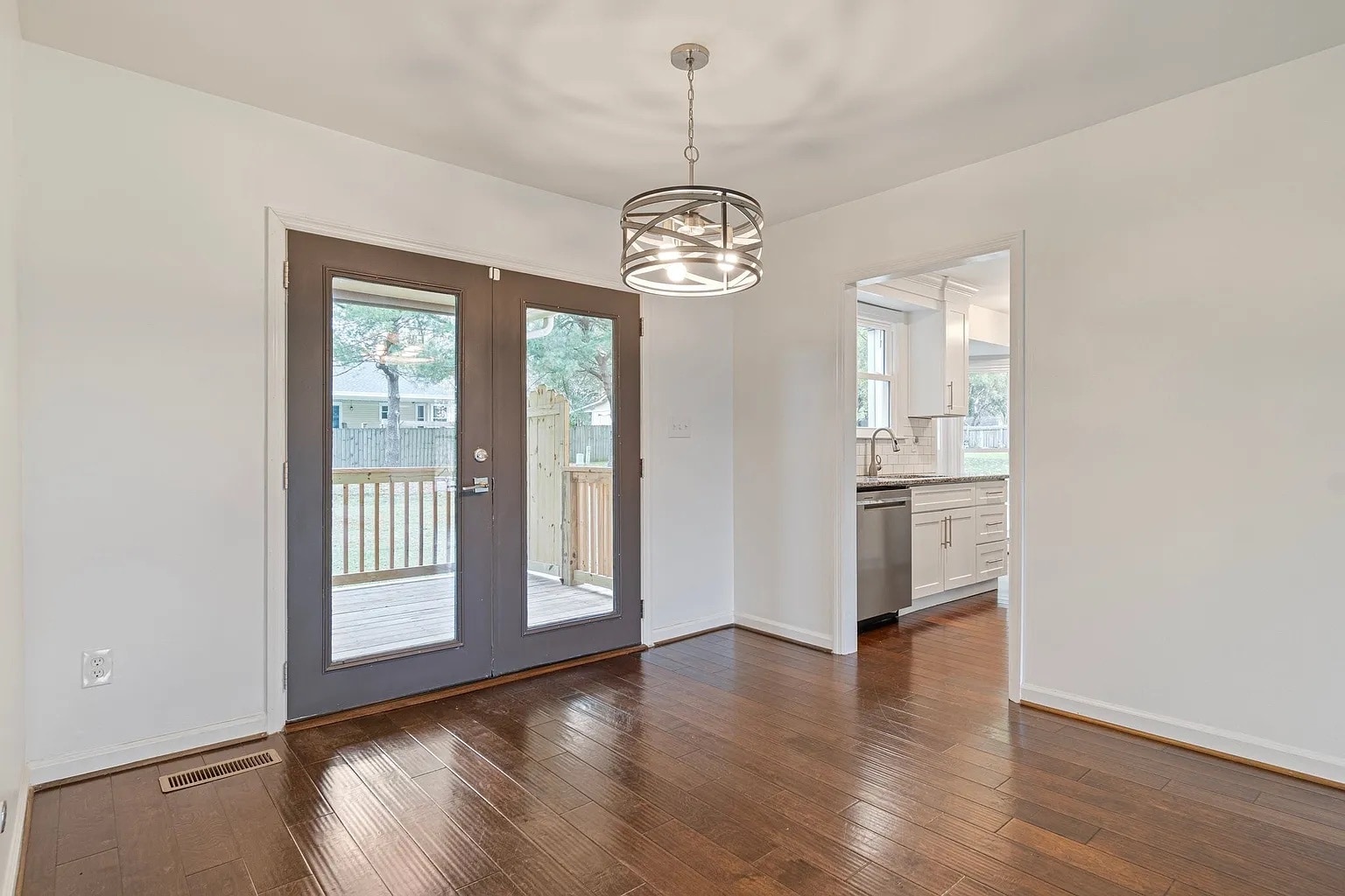 Building Photo - 723 Riverview Dr