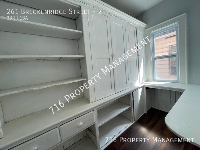 Building Photo - 261 Breckenridge St