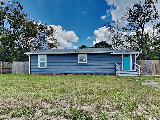 Primary Photo - Beautiful 3 Beds 2 Baths Home in East Tampa!