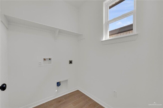 Building Photo - 2600 N Day Lily Ave