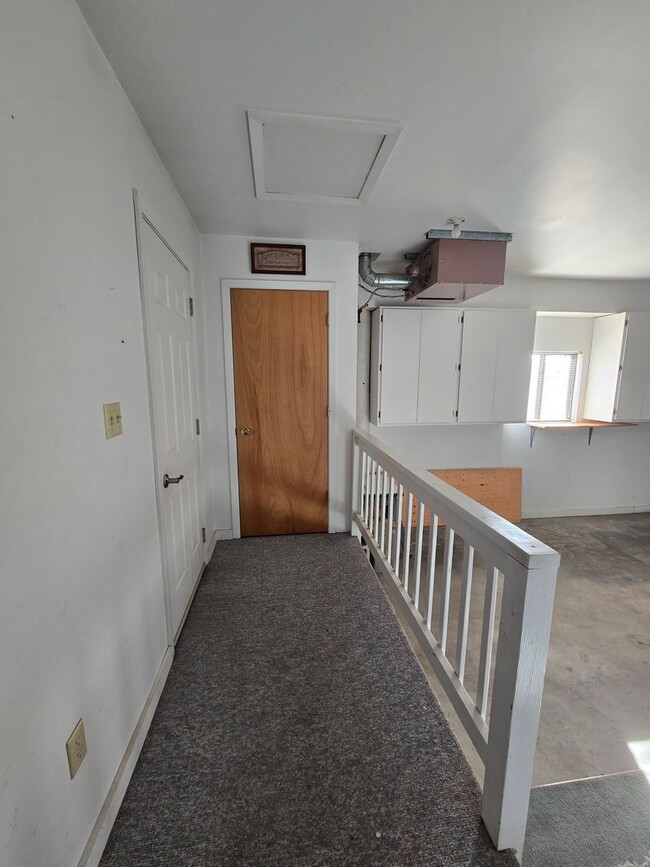 Building Photo - Three Bedroom Home - Single Car Attached Garage - in Townsend!