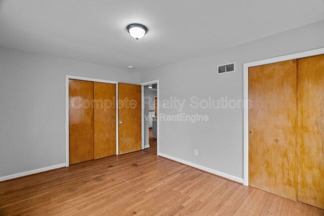 Building Photo - 9220 Leamont Dr