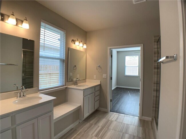 Building Photo - 237 Michaelis Dr