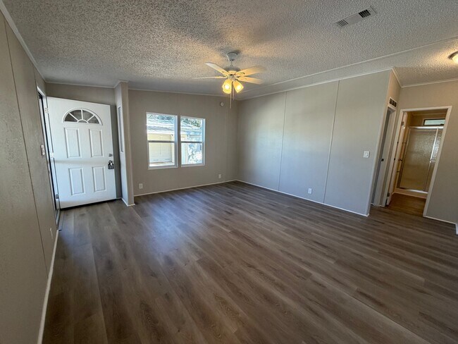 Building Photo - 2035 Red Cedar Dr