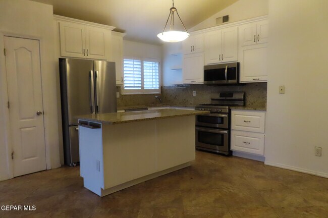 Building Photo - 3493 Yellow Rose St