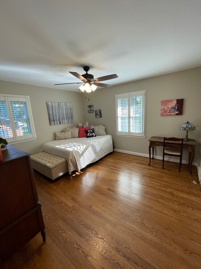 Building Photo - 3111 Prytania Rd