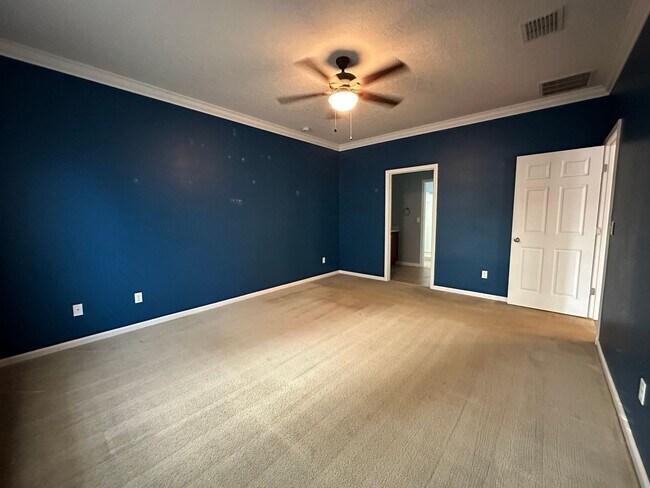 Building Photo - Adorable Home in Prime Location!