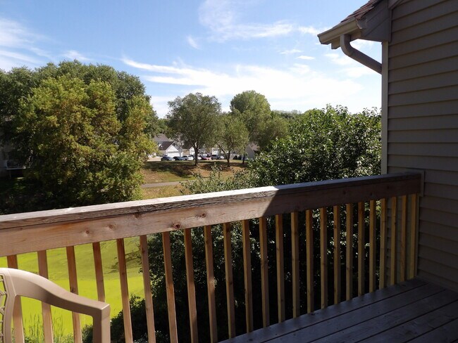 Building Photo - 2 Bed | 2 Bath Third Floor Condo