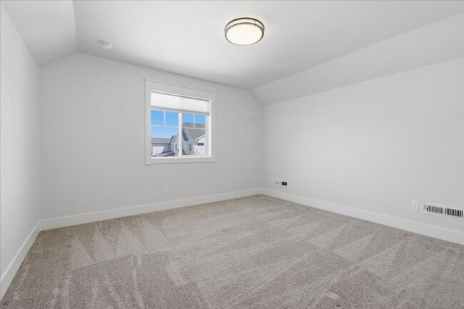 Building Photo - Heart of Eagle 3 Bed 2.5 Bath