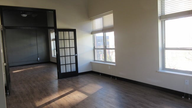 Building Photo - Coventry Lofts