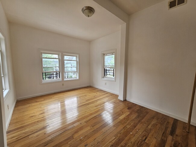Building Photo - 855 S 15th St