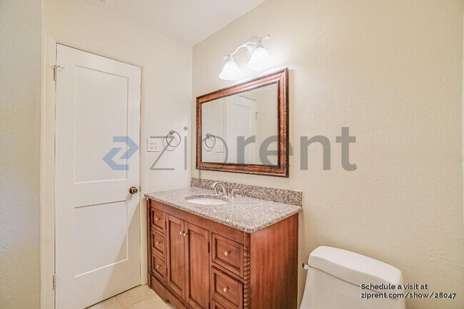 Building Photo - 1201 Ravenwood Dr