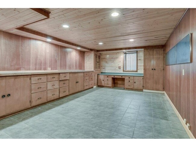 Building Photo - 400 Natchez Ave N