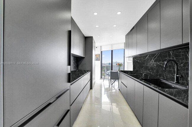 Building Photo - 20281 E Country Club Dr