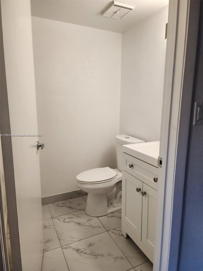 Building Photo - 5100 W 12th Ln