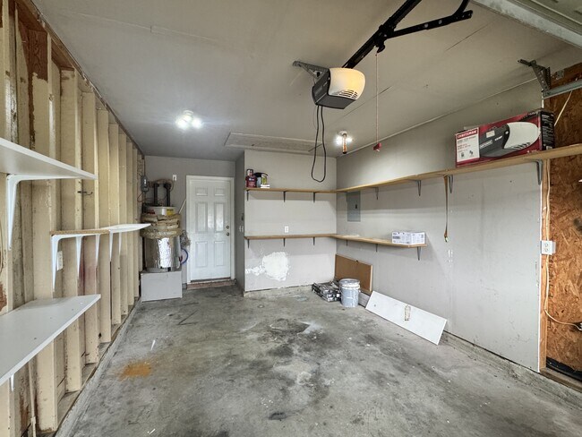 Building Photo - 322 Apple Dr