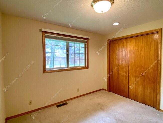 Building Photo - 3081 NE Purcell Blvd