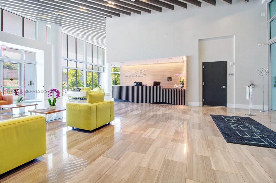 Building Photo - 1600 SW 1st Ave