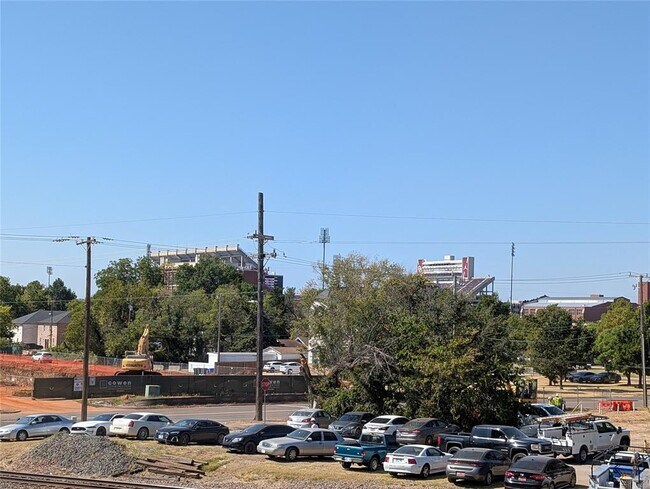 Building Photo - 401 Boyd St