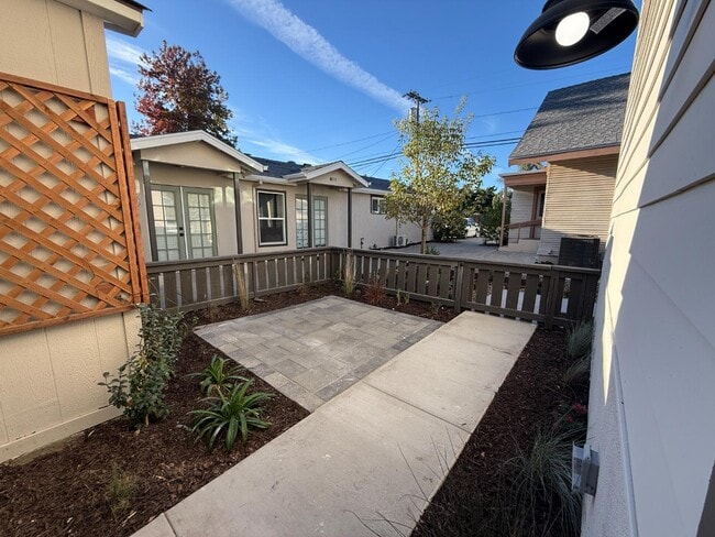 Building Photo - 811- 909 S Spruce Street