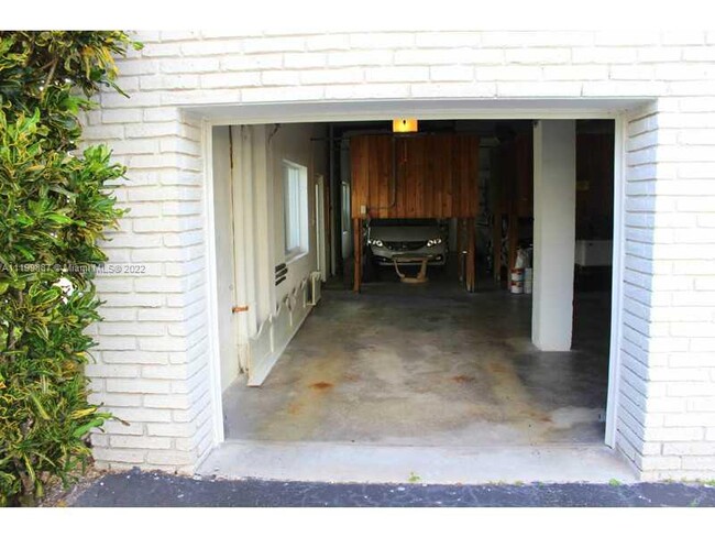 Building Photo - 2845 Granada Blvd