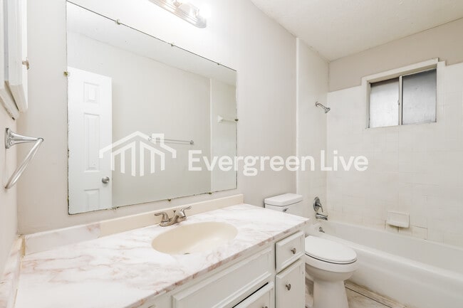 Building Photo - 5048 Riverwood Cir