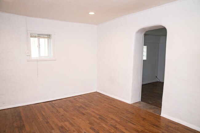 Bedroom - 230 E 6th Ave