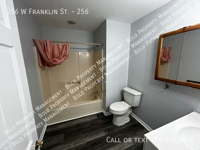 Building Photo - 256 W Franklin St
