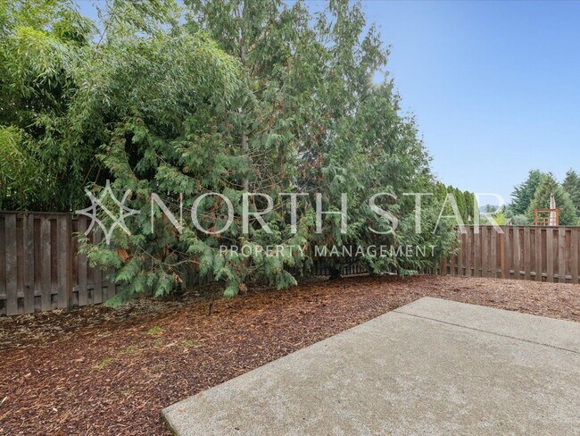 Building Photo - Newer Home in Summer Falls.