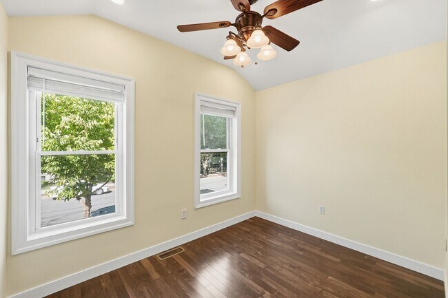 Building Photo - 1515 Independence Ave SE