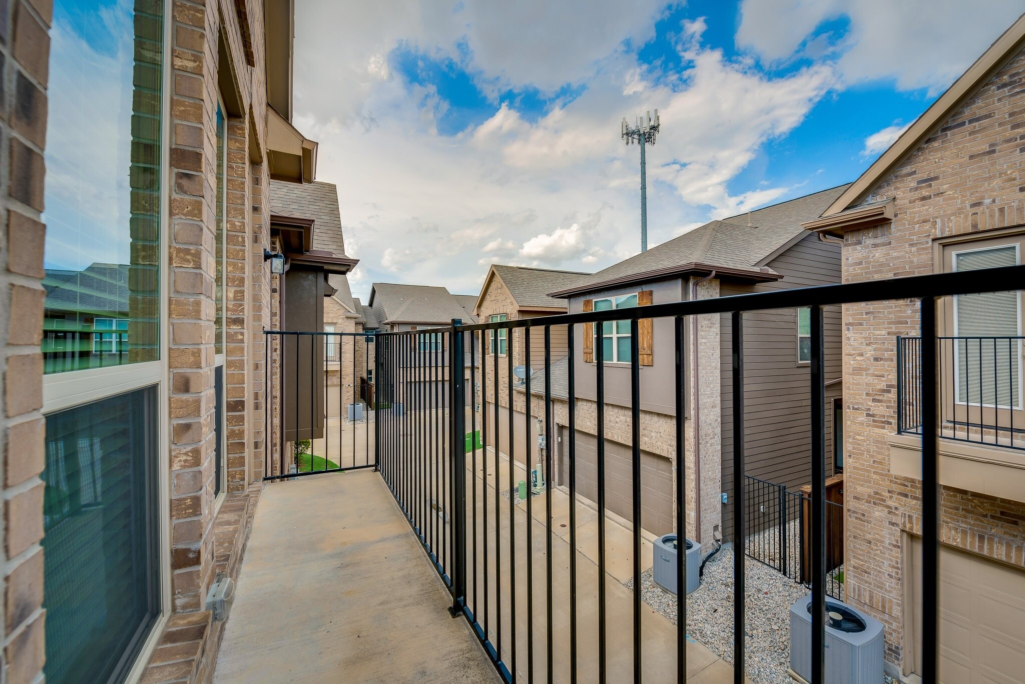 Building Photo - 923 Whitehall Dr