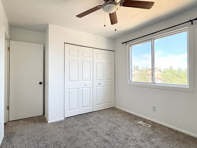 Building Photo - Awesome Remodel with 1 Car Garage!