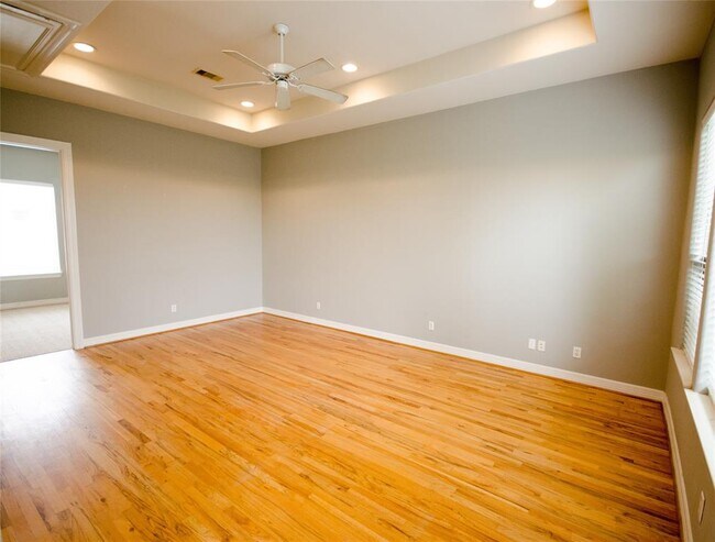 Building Photo - 3802 Center Plaza Dr
