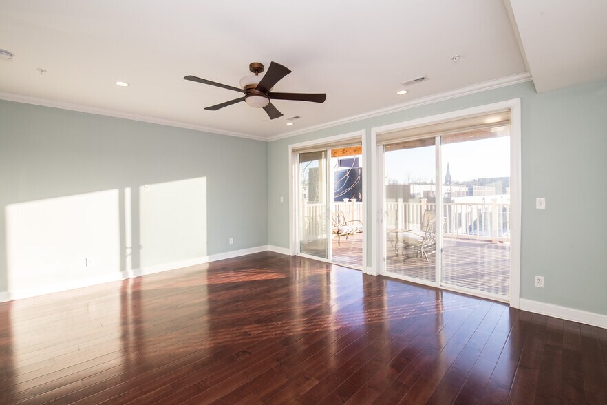 Building Photo - 4576 Silverwood St
