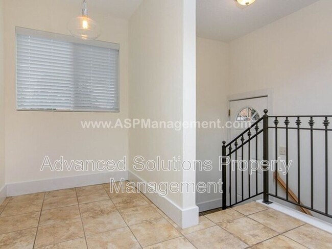 Building Photo - 765 Jepson Ave