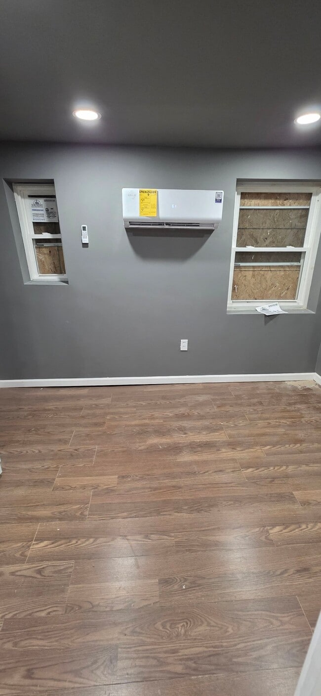 Building Photo - 120 S Carlton St